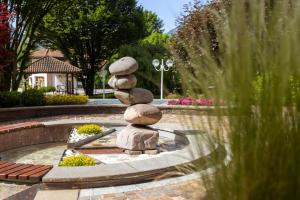 een stapel stenen op een fontein bij Hotel Lido - green & slow life in Molveno