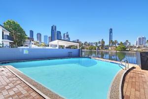 Piscina a Riverside 4 Bedroom House Unit in Surfers Paradise o a prop