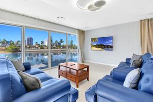 Zona d'estar a Riverside 4 Bedroom House Unit in Surfers Paradise