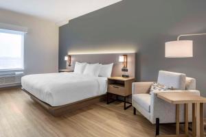 Фотография из галереи Comfort Inn & Suites Newark Liberty International Airport в Ньюарке