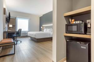 Фотография из галереи Comfort Inn & Suites Newark Liberty International Airport в Ньюарке