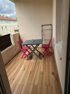 Uma varanda ou terraço em Appartement avec piscine sur le toit