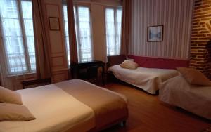 Cama ou camas em um quarto em Brit Hotel Comtes De Champagne - Troyes Centre Historique