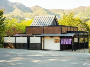 Pemandangan gunung umum atau pemandangan gunung yang diambil dari ryokan