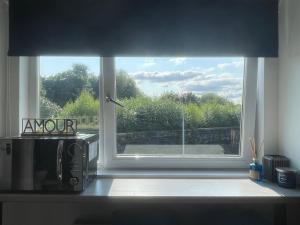 A kitchen or kitchenette at Foundry Street Apartments - Dunfermline city centre