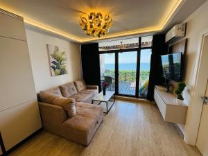 TV at/o entertainment center sa Dolce Vita Premium Apartment Panorama Sea View