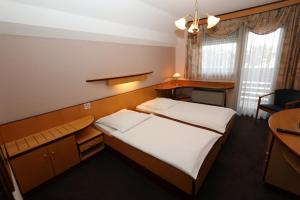 Katil atau katil-katil dalam bilik di Hotel Krona Domžale