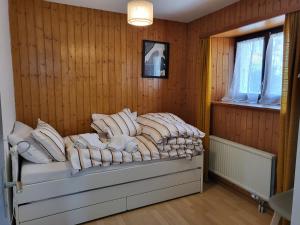 A bed or beds in a room at Appartement Randogne avec grande terrasse