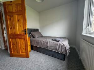 A bed or beds in a room at 4bed Seaview House