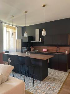 Η κουζίνα ή μικρή κουζίνα στο Superbe appartement 2 chambres plein centre