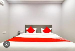 เตียงในห้องที่ Hotel Dream Stay Near Anand Vihar