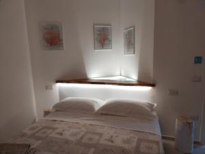 a bedroom with a bed with a light on it at MarMè in San Teodoro