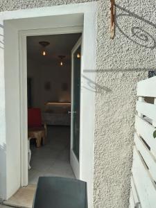 an open door to a living room with a couch at MarMè in San Teodoro