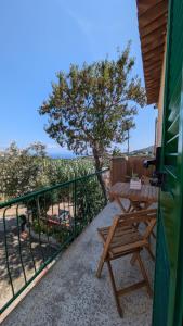 Balkons/terase naktsmītnē Casa Maddi Casa Vacanze con Vista Mare Vicinissima al Centro Capoliveri Isola d'Elba