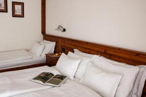 Una cama o camas en una habitación de Hotel Garni Civetta