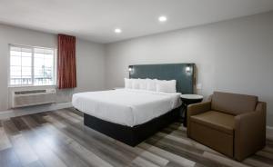 เตียงในห้องที่ Hotel Elev8 Flagstaff I-40 Exit 198 Butler Ave