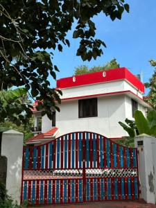 El edificio en el que está la habitación en casa particular