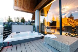 Galeri foto Skyline Villa with terrace jacuzzi and sauna TOP LUX Quality di Koscielisko