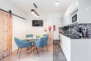 Foto da galeria de GuestReady - Contemporary cabin in Santos Pousada em Porto