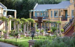 Garden sa labas ng Franschhoek Country House & Villas