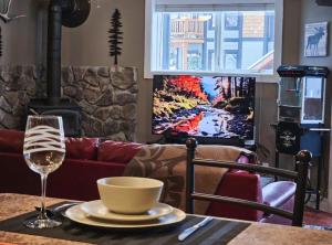 A television and/or entertainment centre at Copperhorn by FantasticStay