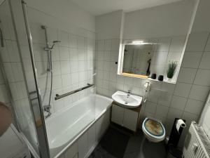 Un baño de Brix Apartment