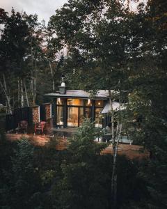 El edificio en el que está el chalet de montaña