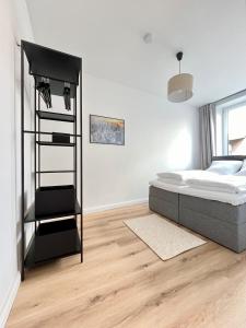 A bed or beds in a room at Come2Stay - Pinneberg Zentral