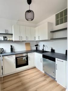 A kitchen or kitchenette at Come2Stay - Pinneberg Zentral