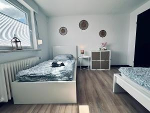 Llit o llits en una habitació de Apartment OchtrUP I - in absolut ruhiger Gegend