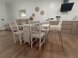 Apartamento nuevo céntrico con Aparcamiento privado Incluido電視和／或娛樂中心