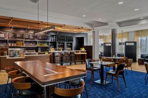 Restoran atau tempat makan lain di Courtyard by Marriott Evansville East