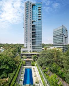 Bazen u objektu Four Seasons Hotel Bengaluru at Embassy ONE ili u blizini