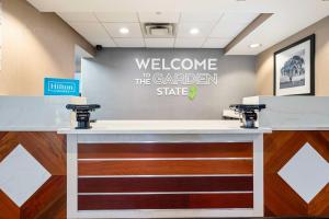 The lobby or reception area at Hampton Inn Ridgefield Park