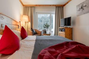 A bed or beds in a room at AROSA ALPINE CLUB - Adults only