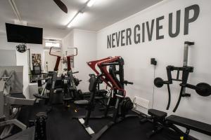 Fitnesscenter och/eller fitnessfaciliteter på Nathan's Charming House