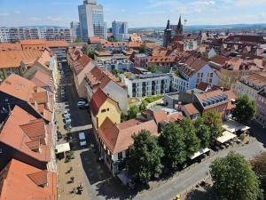 Una vista general de Erfurt o una vista desde la ciudad tomada desde el hotel