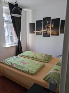 Ліжко або ліжка в номері 1-Zimmer Apartment in der Nähe vom Petersberg