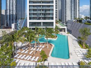 Gale Miami Junior double suite with balcony 내부 또는 인근 수영장