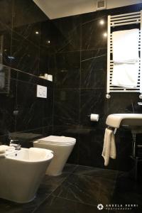 Bathroom sa Spa & Wellness by Des Anglais " Accesso SPA compreso"