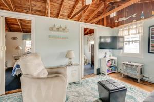 A seating area at Rockport Cottage with Patio - Steps to Beach!