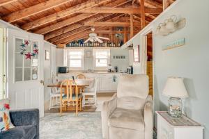 A seating area at Rockport Cottage with Patio - Steps to Beach!