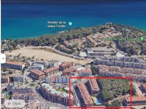 una vista aerea di una città con spiaggia e edifici di Apartamento Loft, LLoret de Mar a Lloret de Mar