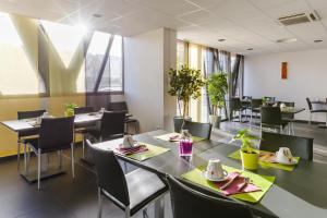 Um restaurante ou outro lugar para comer em Lagrange Aparthotel Lyon Lumière