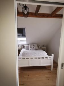 a bedroom with a white bed in a attic at Schwarzwaldpanorama Doppelzimmer-WC in Ettlingen