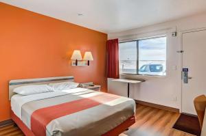 a hotel room with a bed and a window at Park Inn by Radisson, Fort Collins in Fort Collins