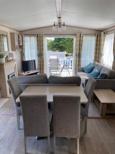 Zona d'estar a Isle of Wight Caravan