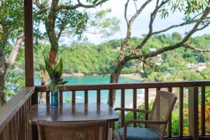 Balkon atau teras di Castara Retreats