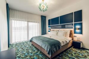 a bedroom with a large bed and a chandelier at Villa Galleria in Colibiţa