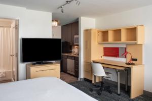 Dapur atau dapur kecil di TownePlace Suites by Marriott Wareham Buzzards Bay